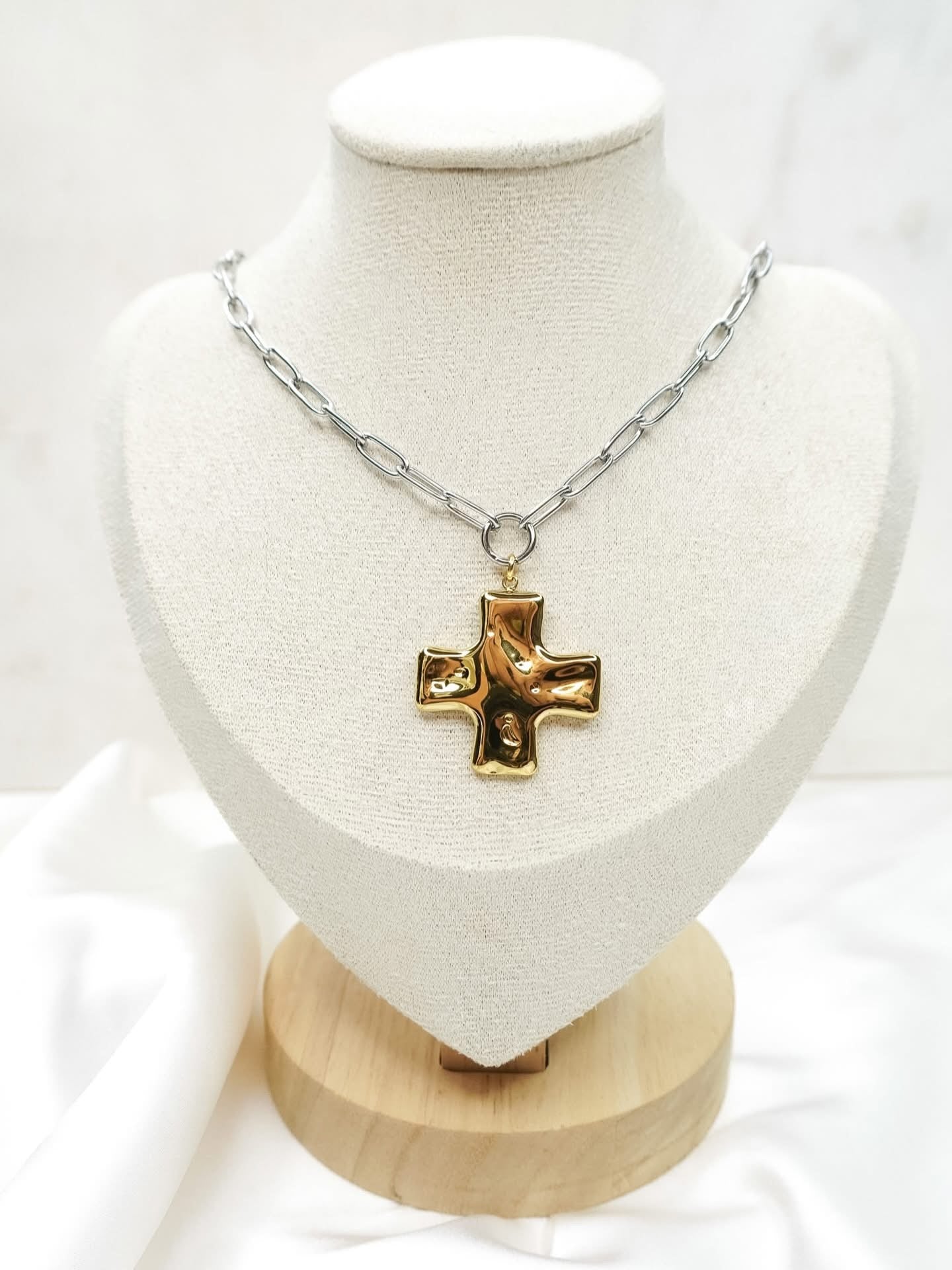 Cross Two Tones anecklace