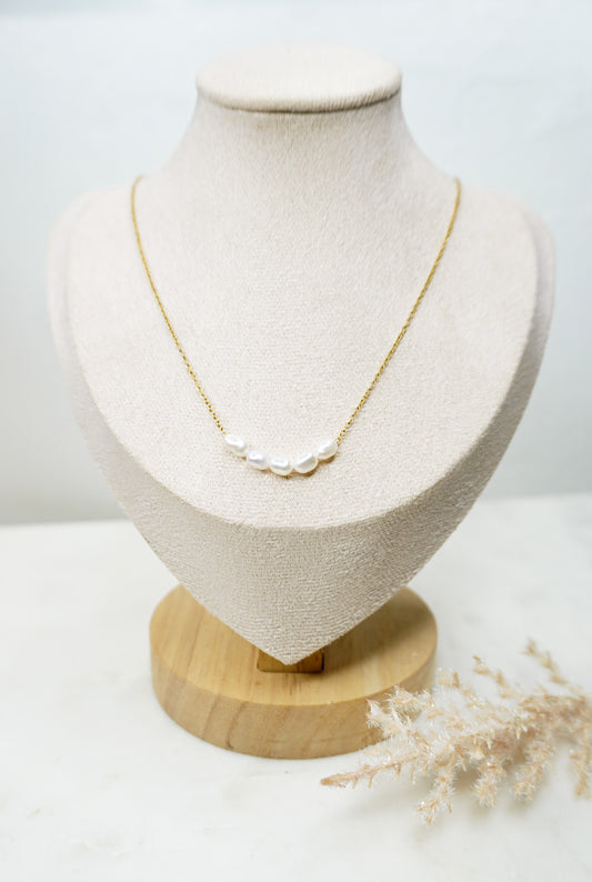 Pearls Simple Necklace